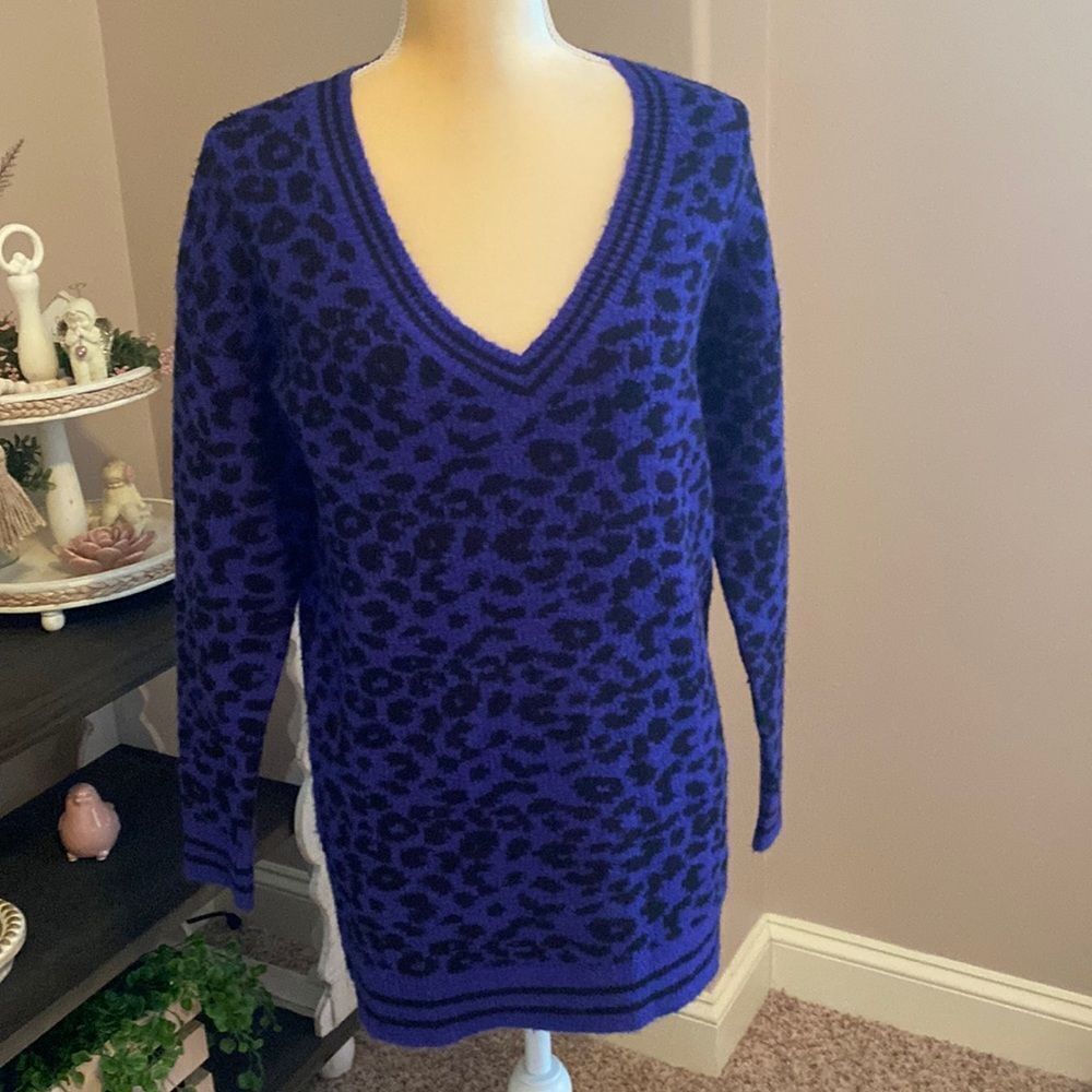 ❤️EUC Evereve John + Jenn Leopard Sweater (size XS)❤️ - Picture 3 of 7